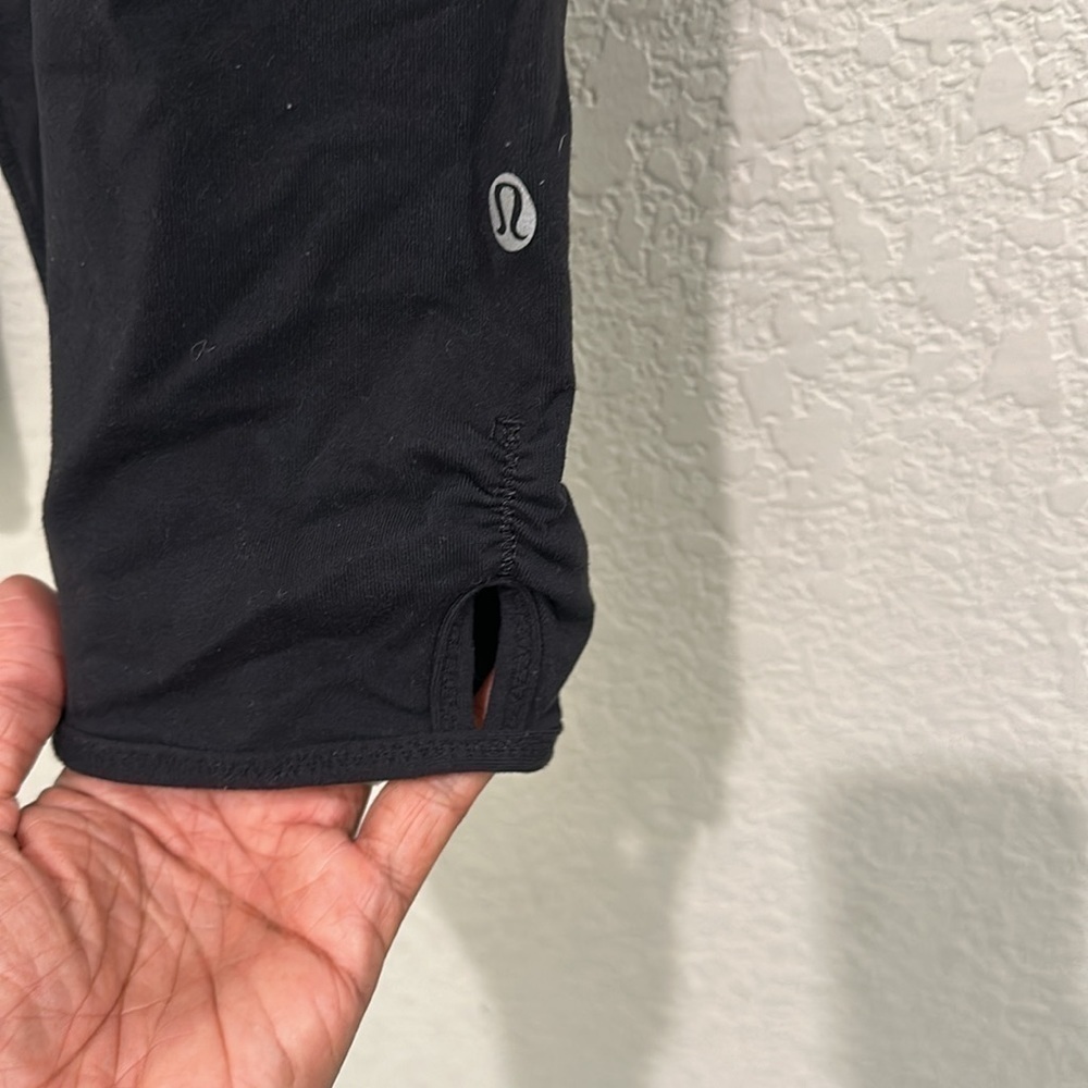 Lululemon 3/4 short size 6 - Picture 6 of 11